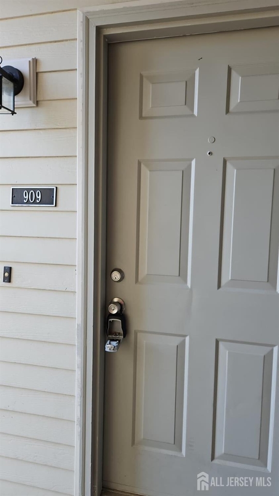 909 Ravens Crest Drive E - Photo 3