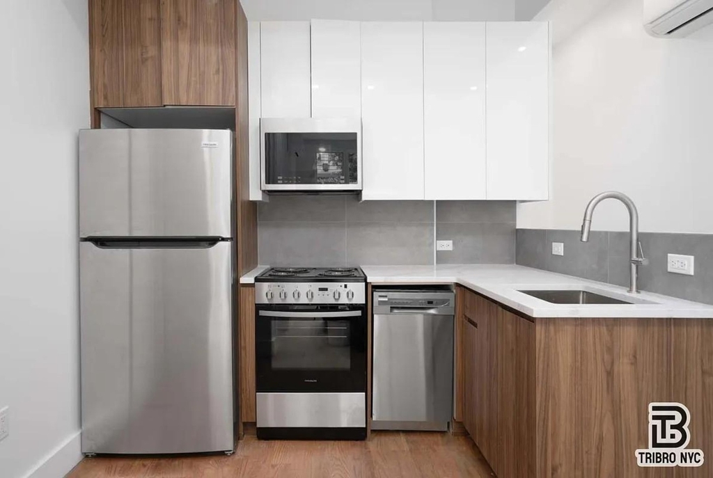 1495 Dekalb Avenue - Photo 1