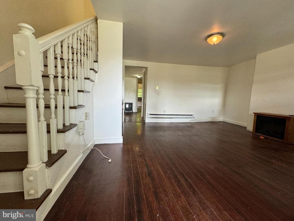 1005 Manning Drive - Photo 3