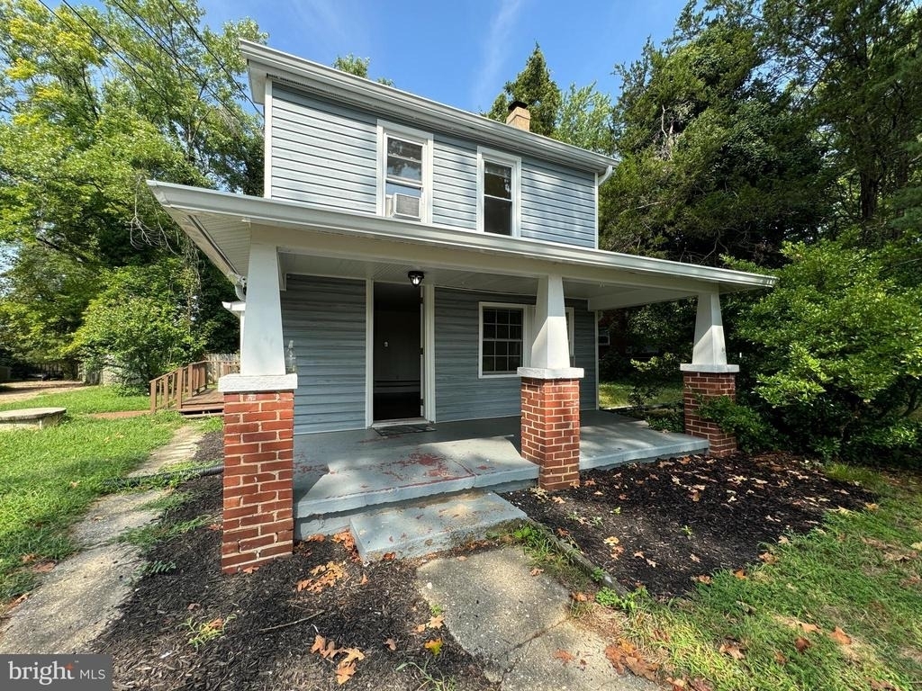 1005 Manning Drive - Photo 1