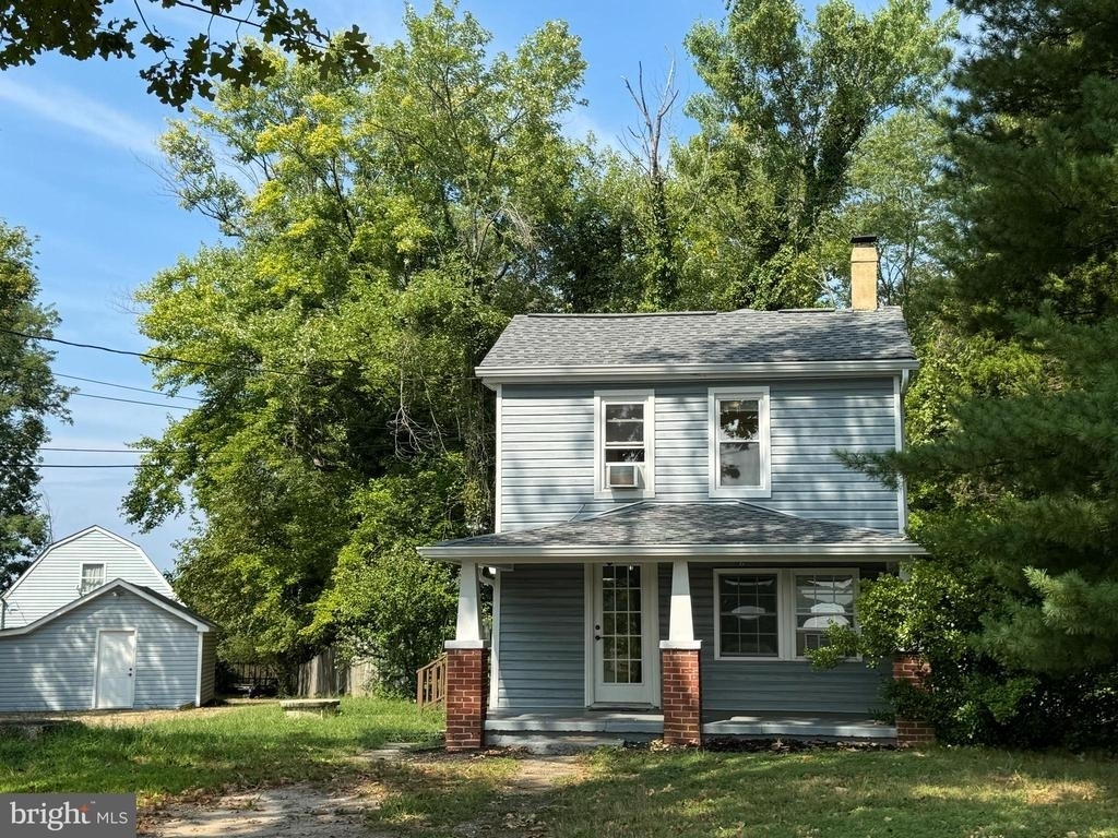 1005 Manning Drive - Photo 0