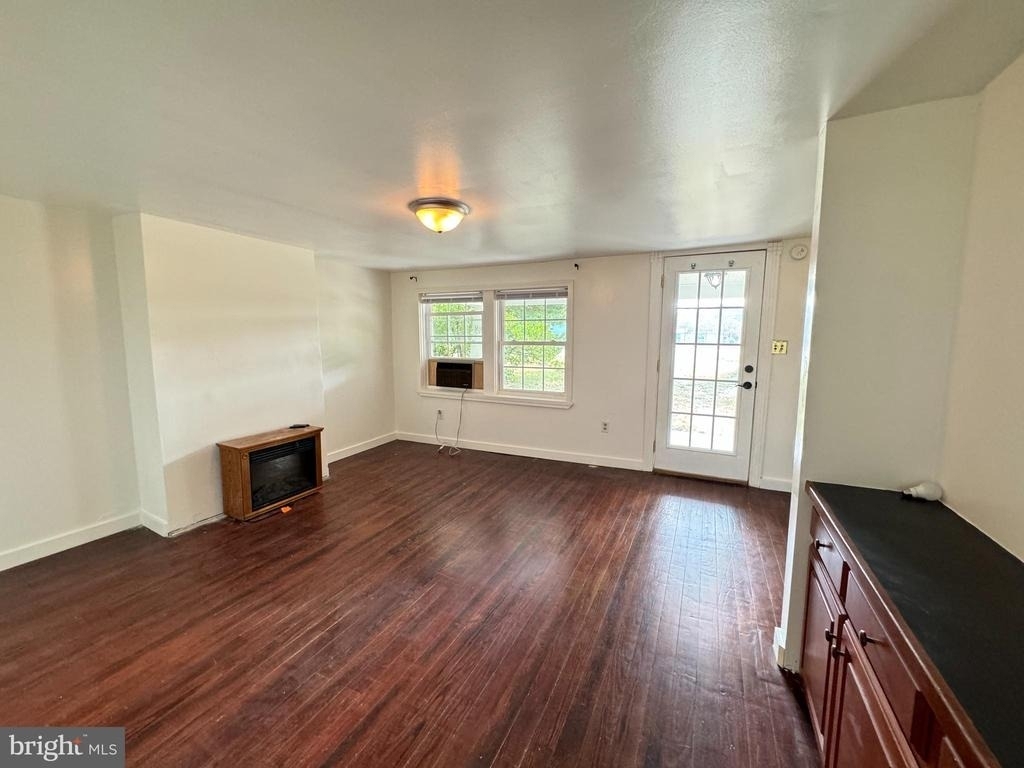 1005 Manning Drive - Photo 4