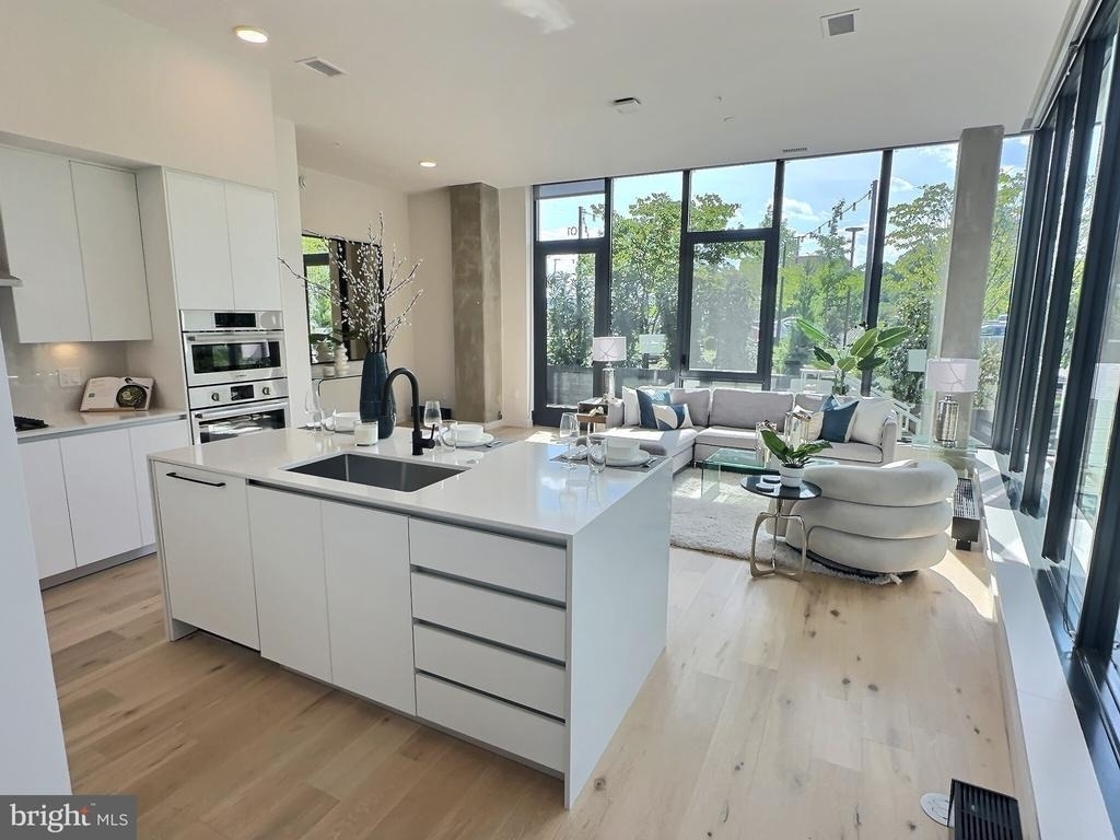 3130 Potomac Avenue - Photo 4