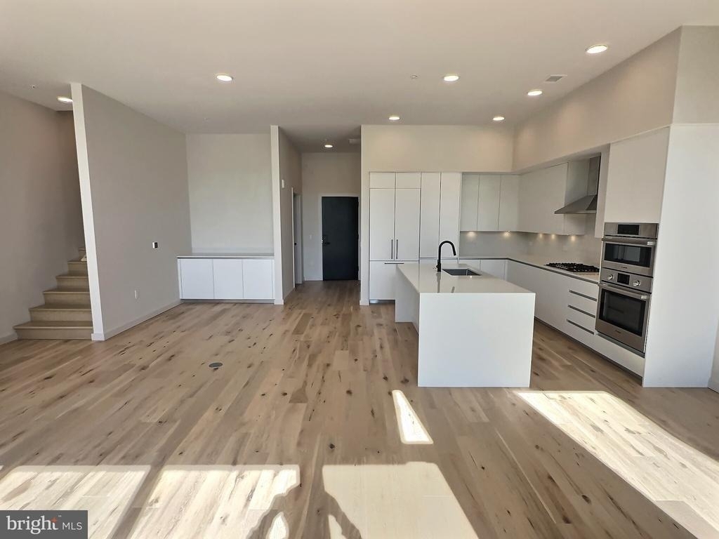 3130 Potomac Avenue - Photo 5