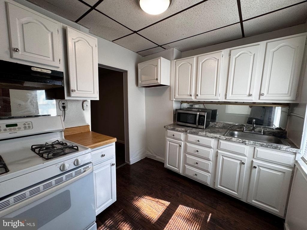 210 N Avondale Street - Photo 2