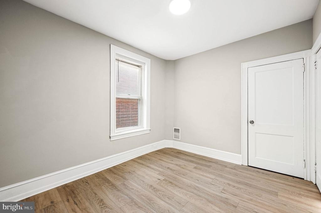 5011 Larchwood Avenue - Photo 18