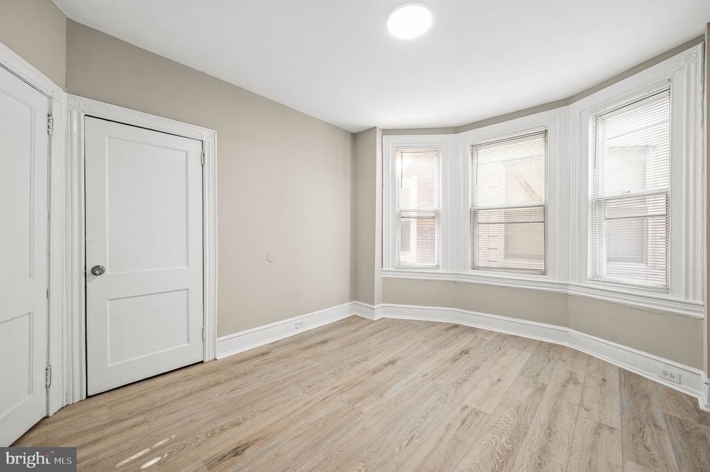 5011 Larchwood Avenue - Photo 12