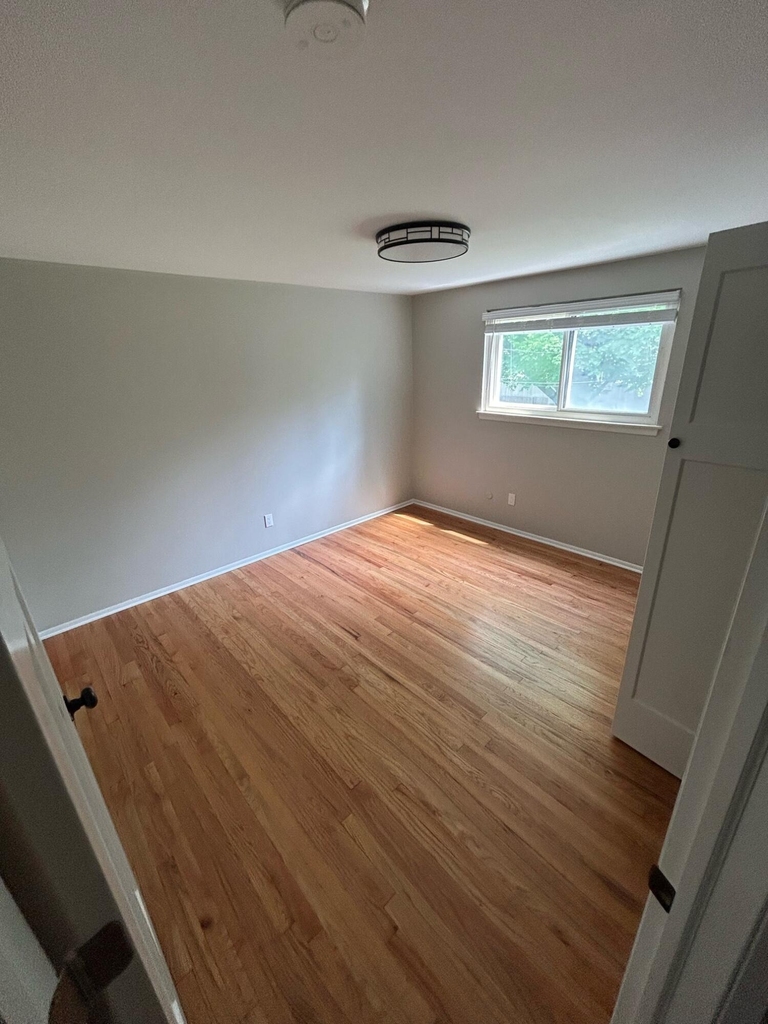 2930 Marshall Street - Photo 8