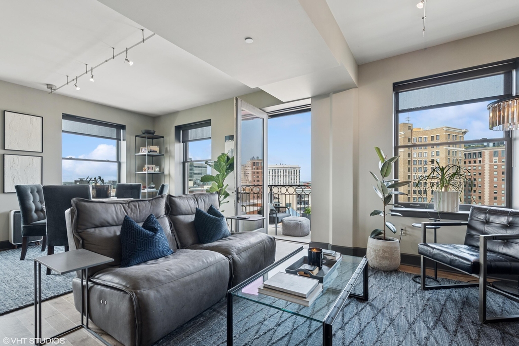 27 Library Street Ne - Photo 2