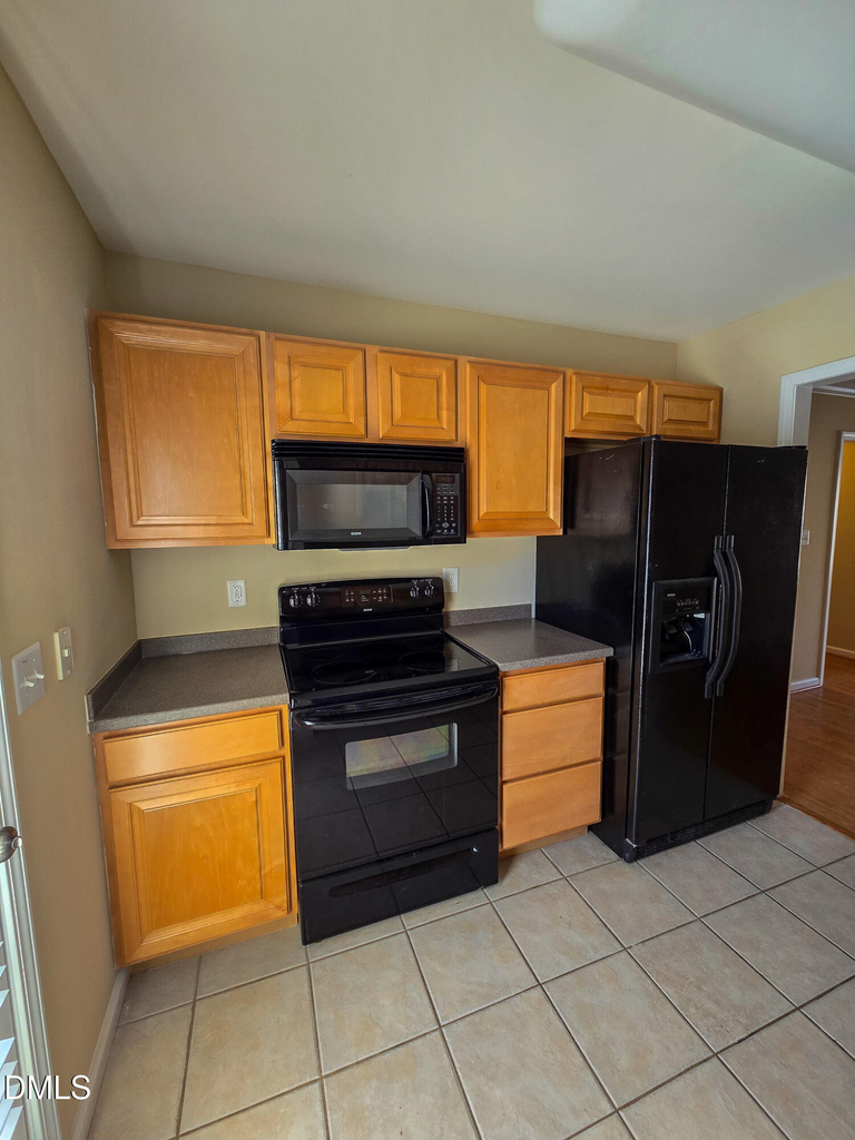 9819 Layla Avenue - Photo 10