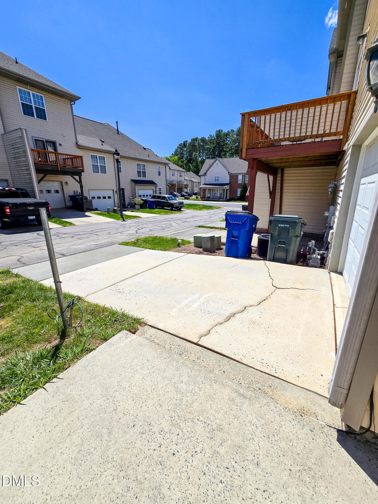9819 Layla Avenue - Photo 34