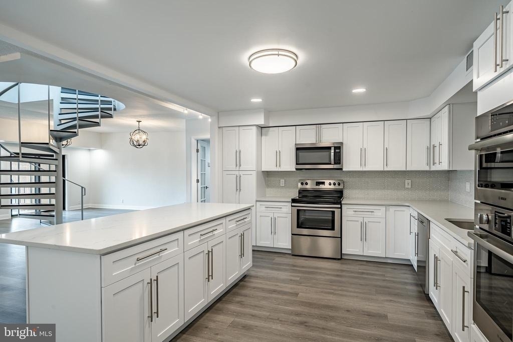 21510 Valley Forge Circle - Photo 9