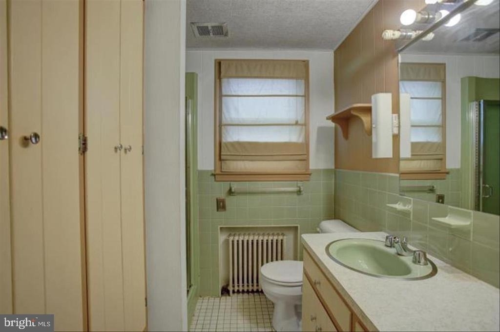 230 West Second St - Photo 4