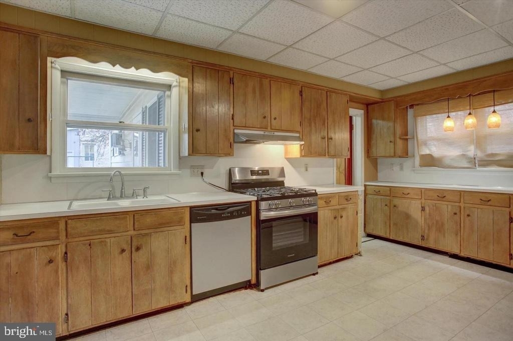 230 West Second St - Photo 16
