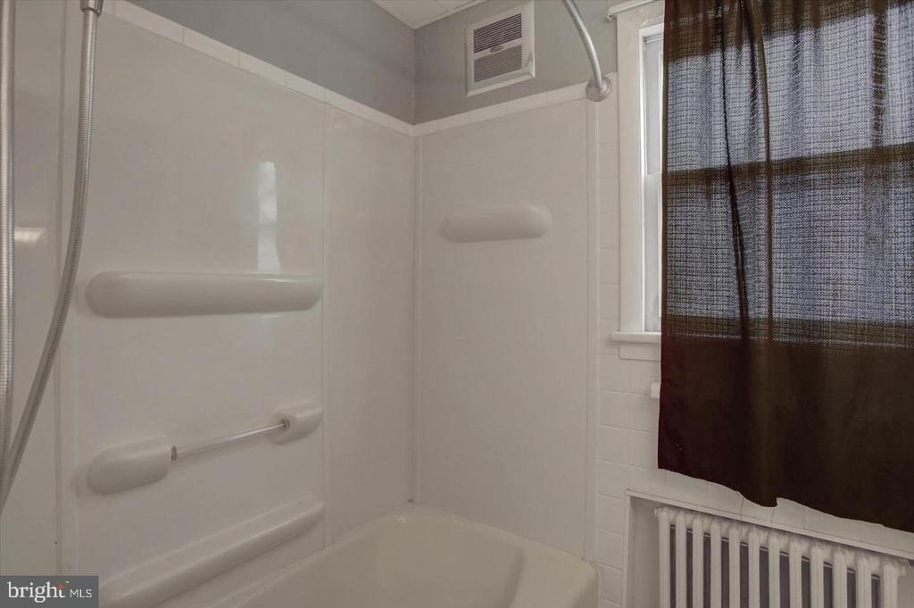 230 West Second St - Photo 8