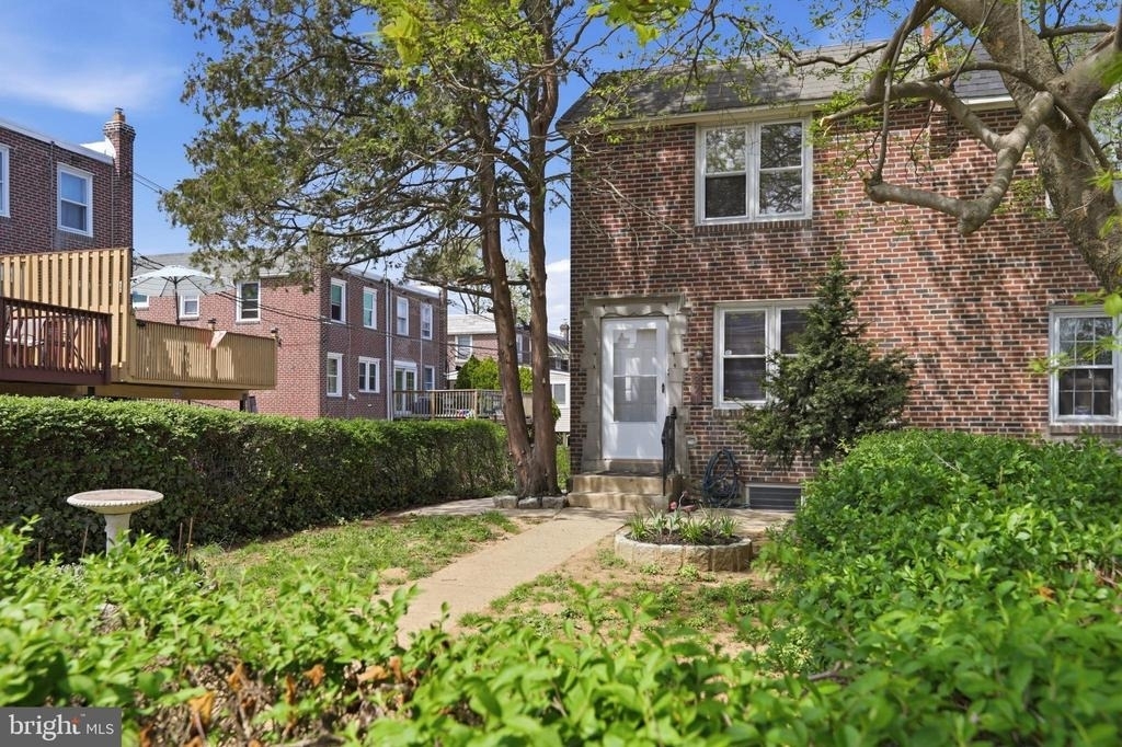 271 Wyncliffe - Photo 0