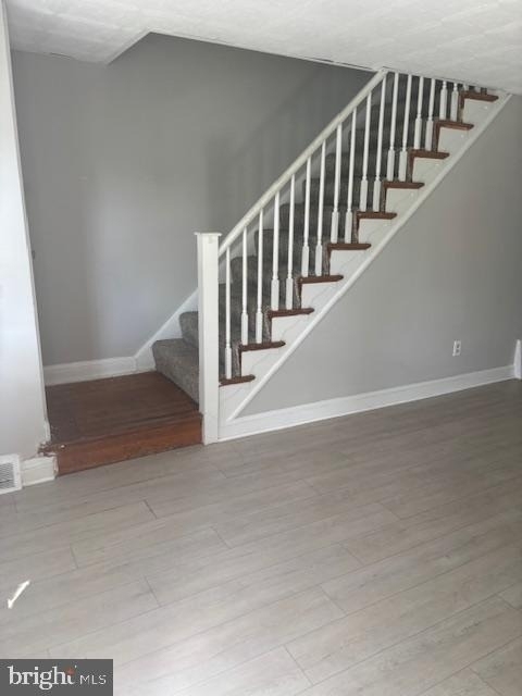 329 N Oak Avenue - Photo 2
