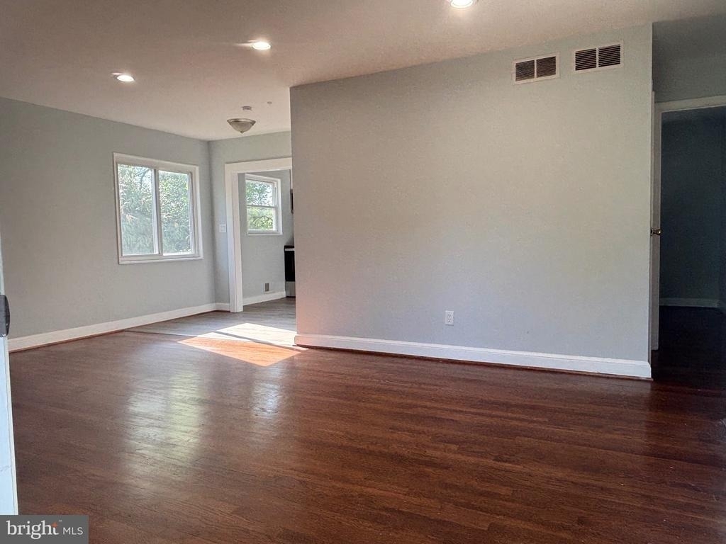 9103 Wallace Road - Photo 5