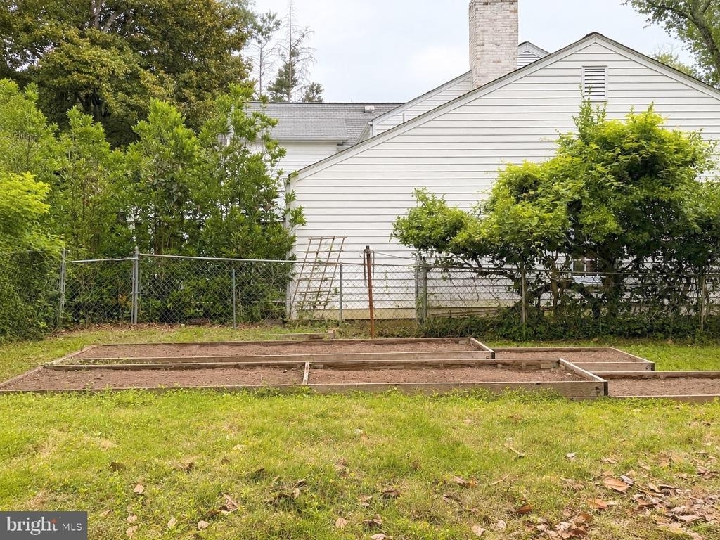 6819 Selkirk - Photo 34