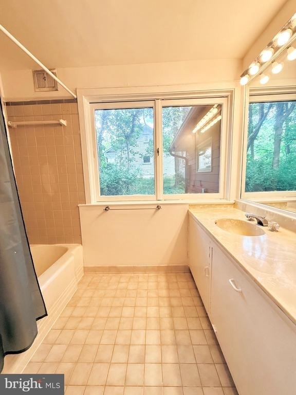 6819 Selkirk - Photo 43