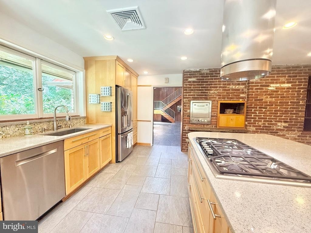 6819 Selkirk - Photo 59