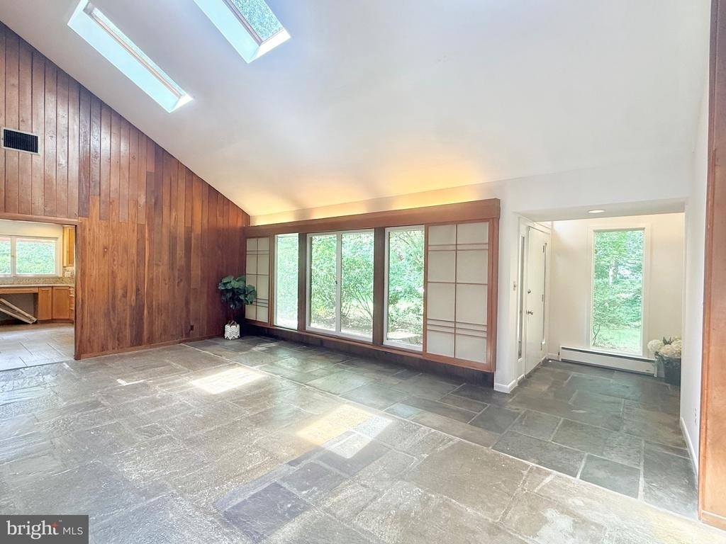 6819 Selkirk - Photo 37