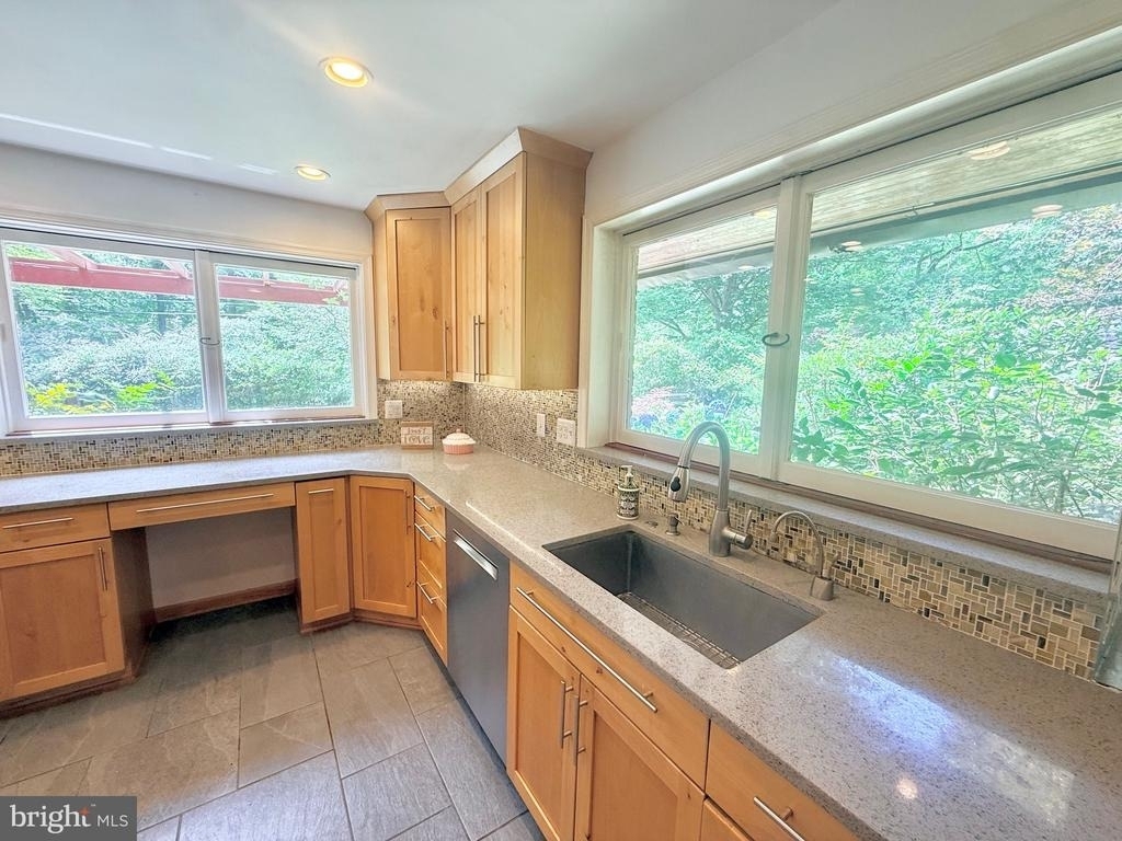 6819 Selkirk - Photo 68
