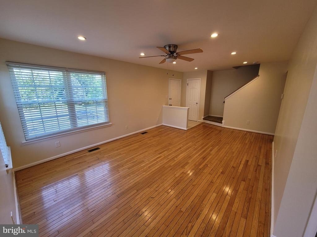 401 Darby Lane - Photo 2
