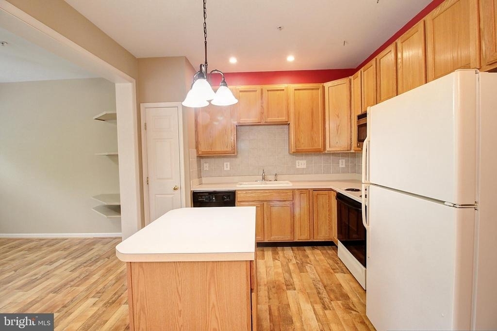 6135 Newport Terrace - Photo 6