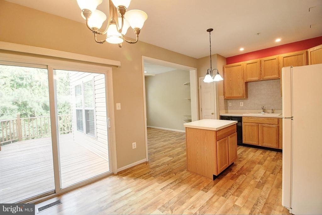 6135 Newport Terrace - Photo 7
