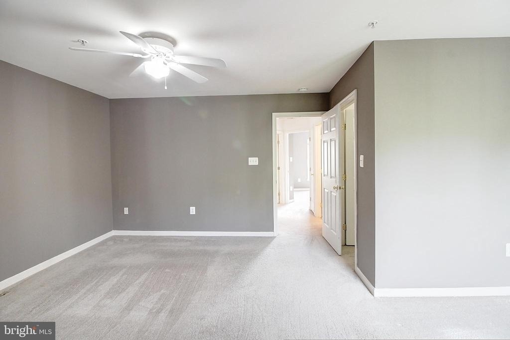 6135 Newport Terrace - Photo 16