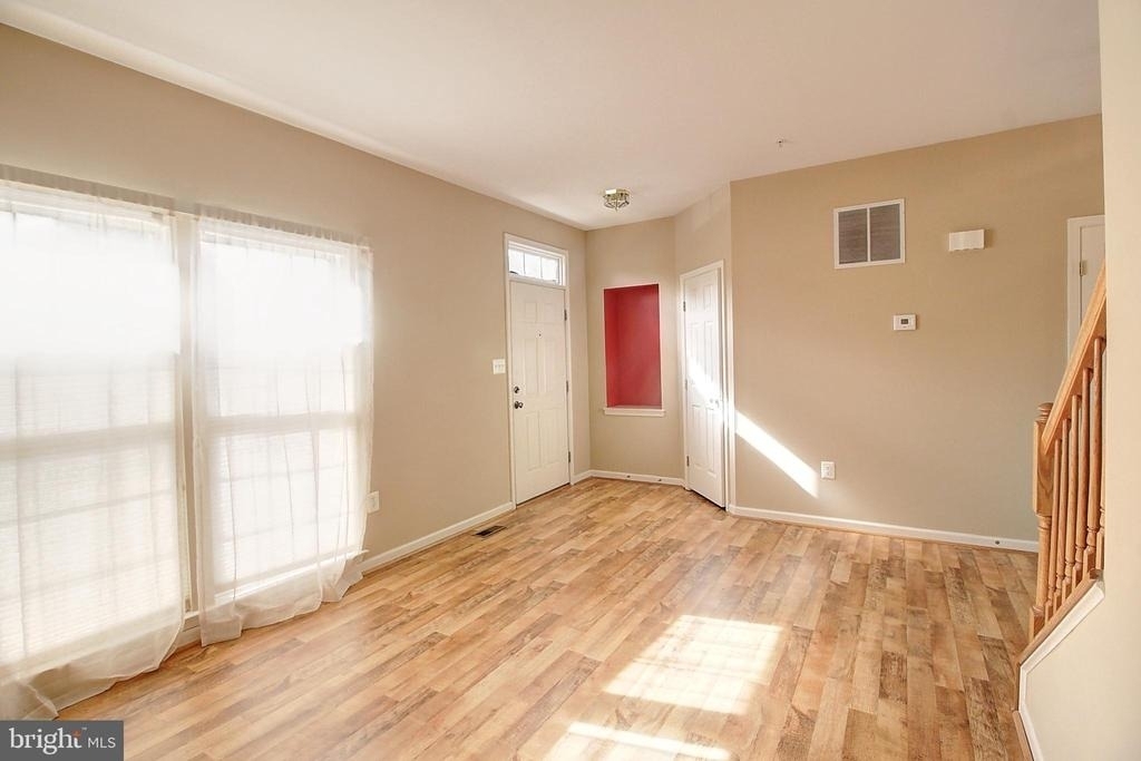 6135 Newport Terrace - Photo 11