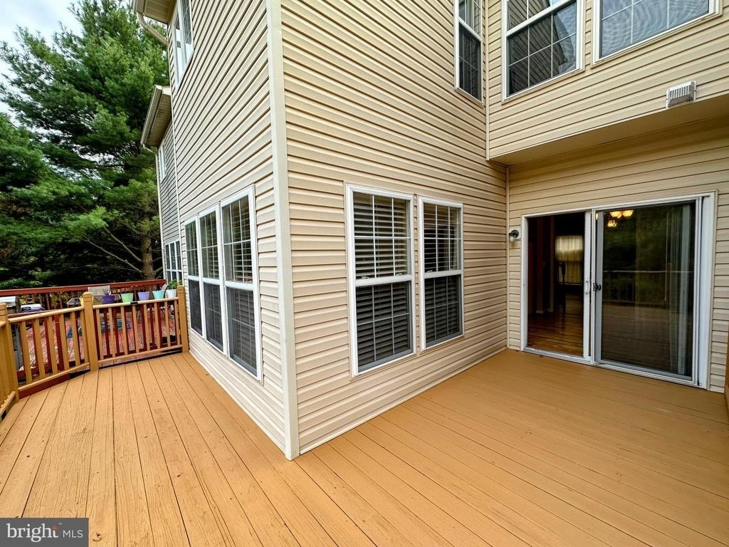 6135 Newport Terrace - Photo 4