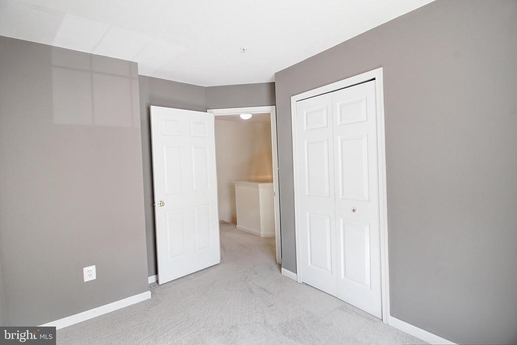 6135 Newport Terrace - Photo 21
