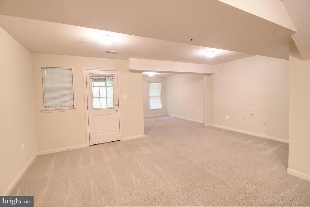 6135 Newport Terrace - Photo 26