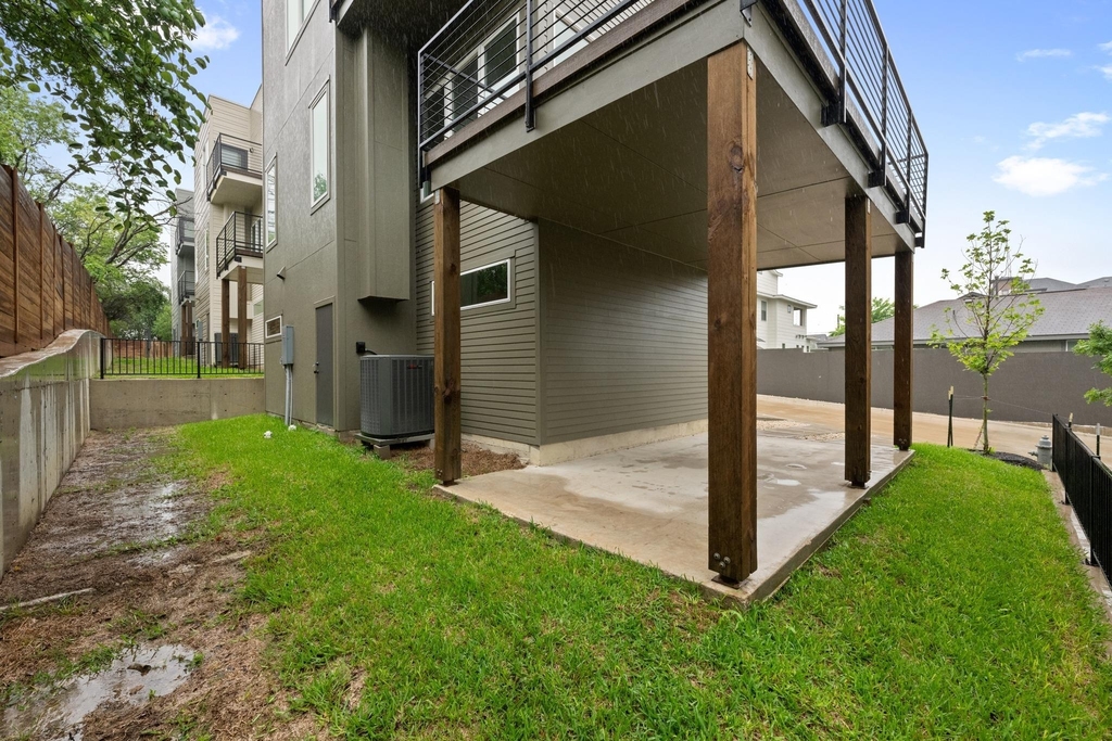 2309 Montopolis Dr - Photo 28
