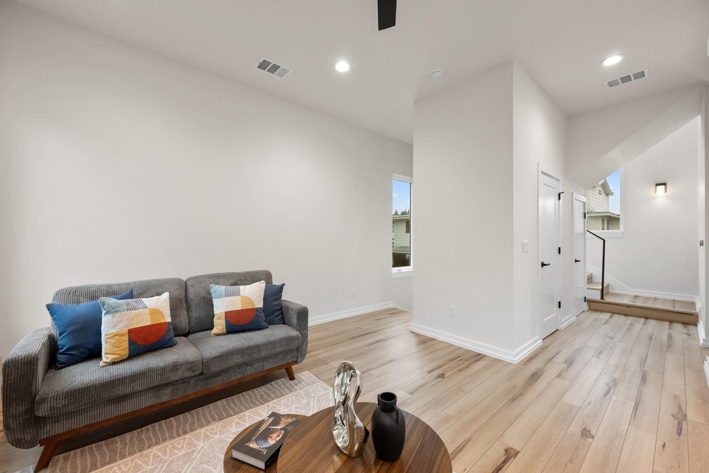 2309 Montopolis Dr - Photo 4