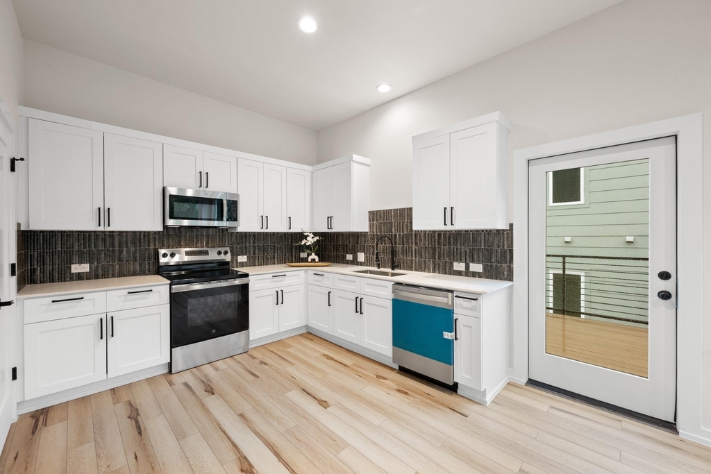 2309 Montopolis Dr - Photo 9