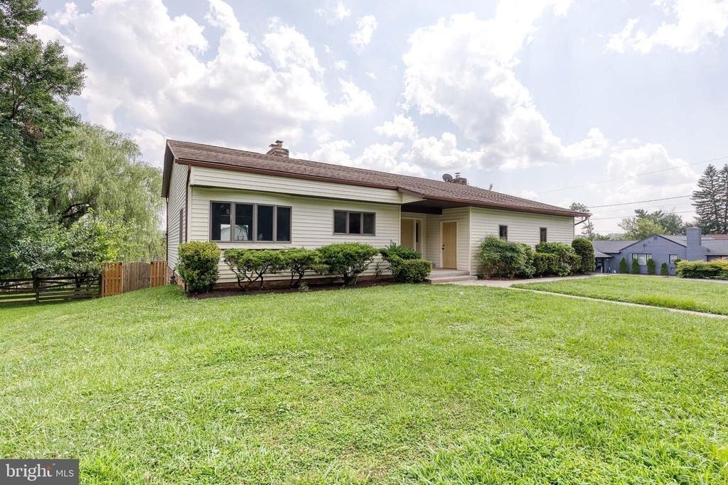 18 Byway Road - Photo 2