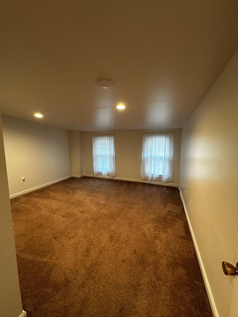 1527 W 36th Street - Photo 18