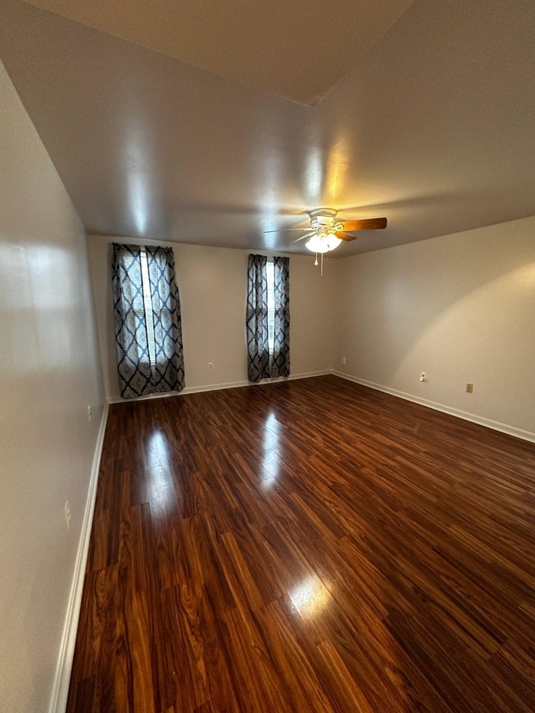 1527 W 36th Street - Photo 10