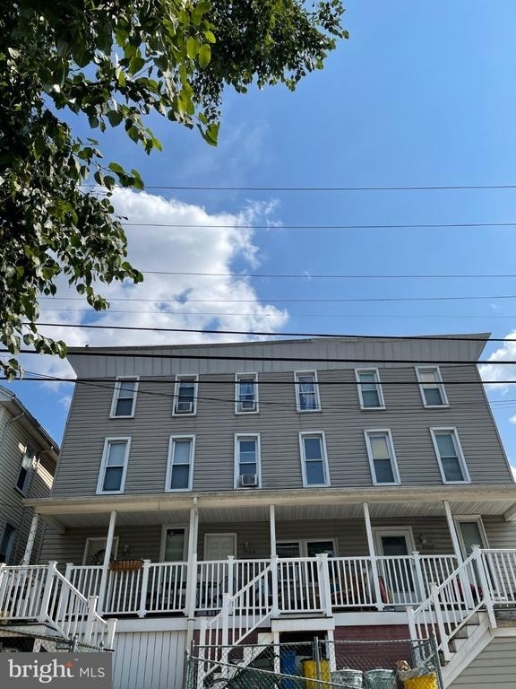 1527 W 36th Street - Photo 0