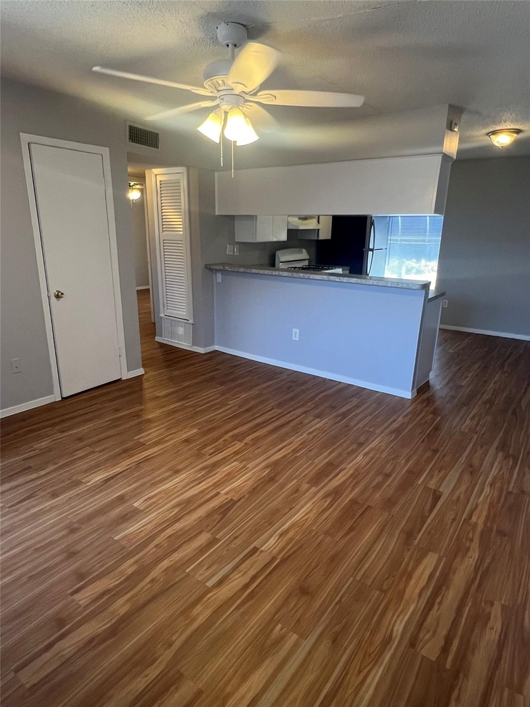 4412 Avenue A - Photo 4