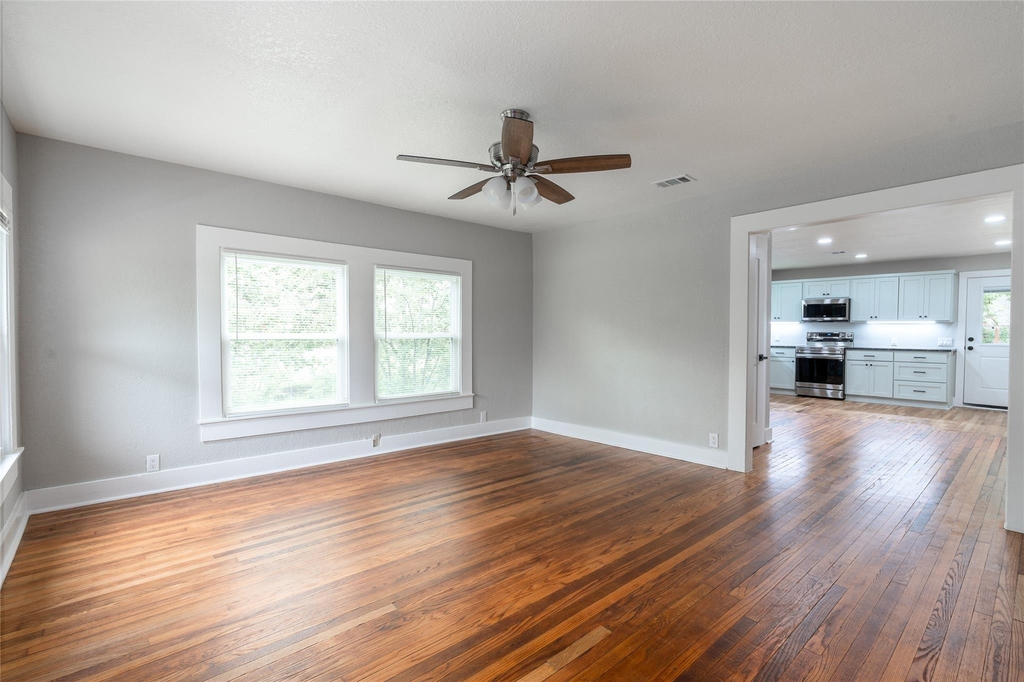 329 Flores St - Photo 4