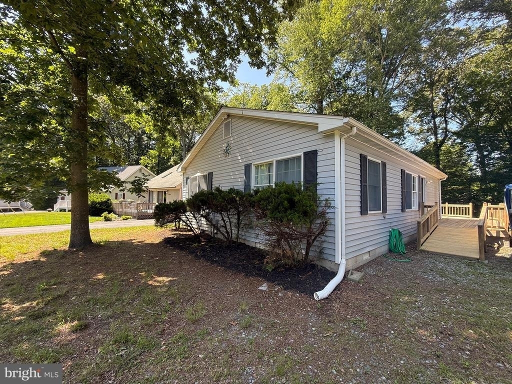 33135 Woodland Court N - Photo 1
