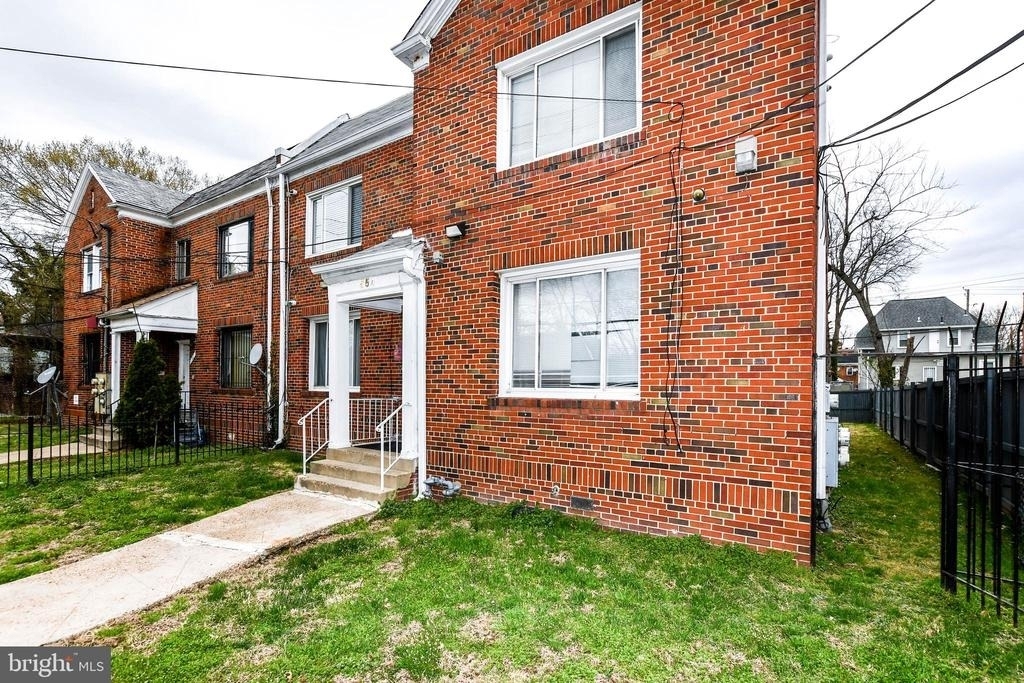 554 Newcomb Street Se - Photo 35