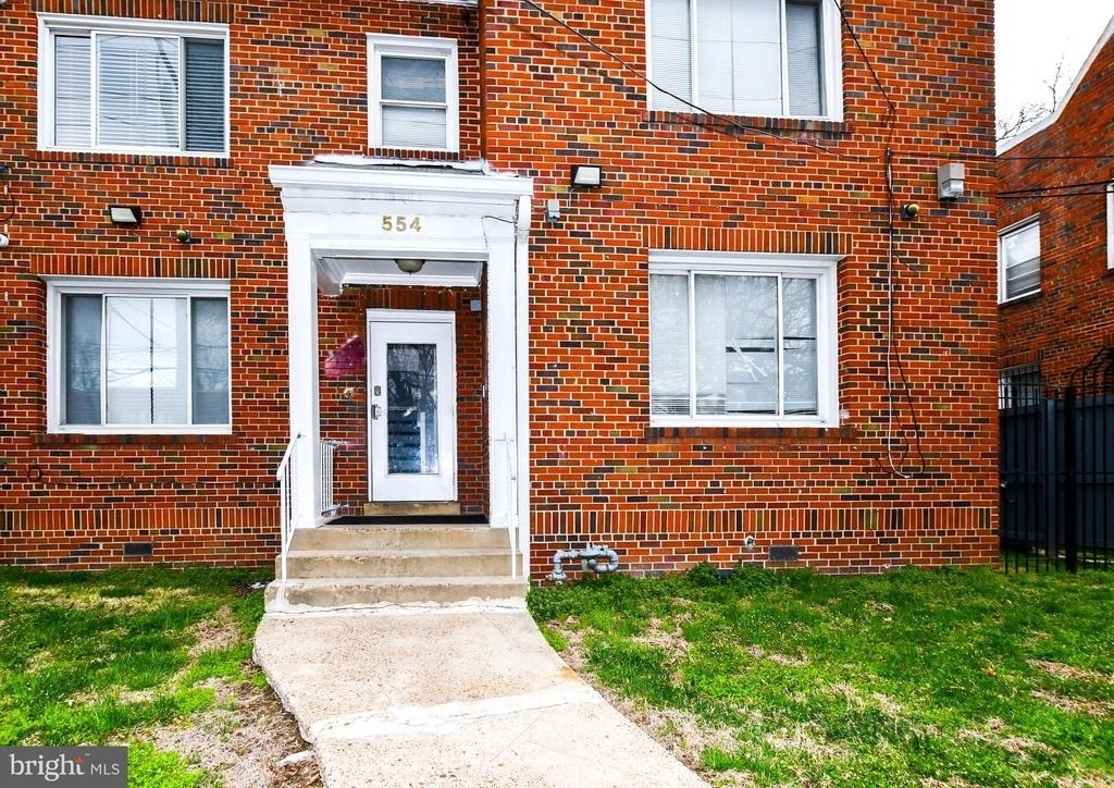 554 Newcomb Street Se - Photo 2