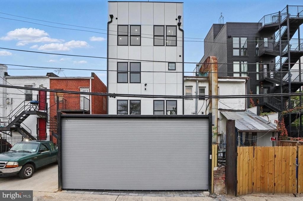 3923 14th Street Nw - Photo 9