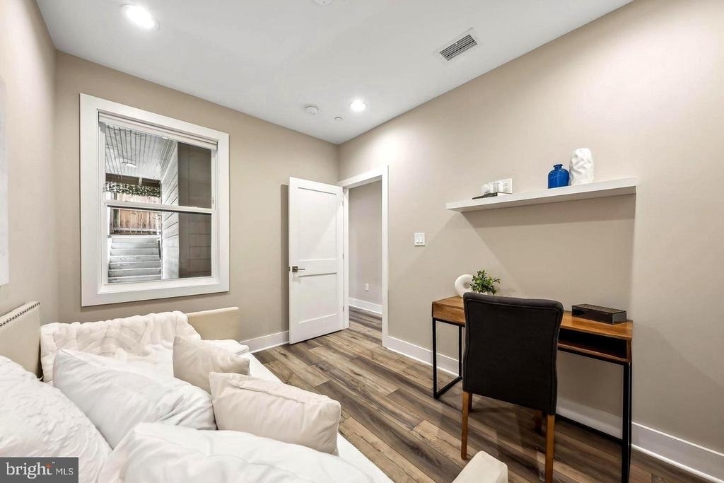 1213 Holbrook Street Ne - Photo 14