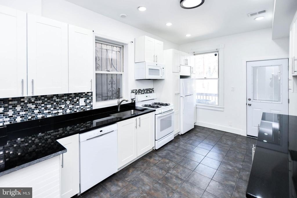 104 R St #a Ne - Photo 13